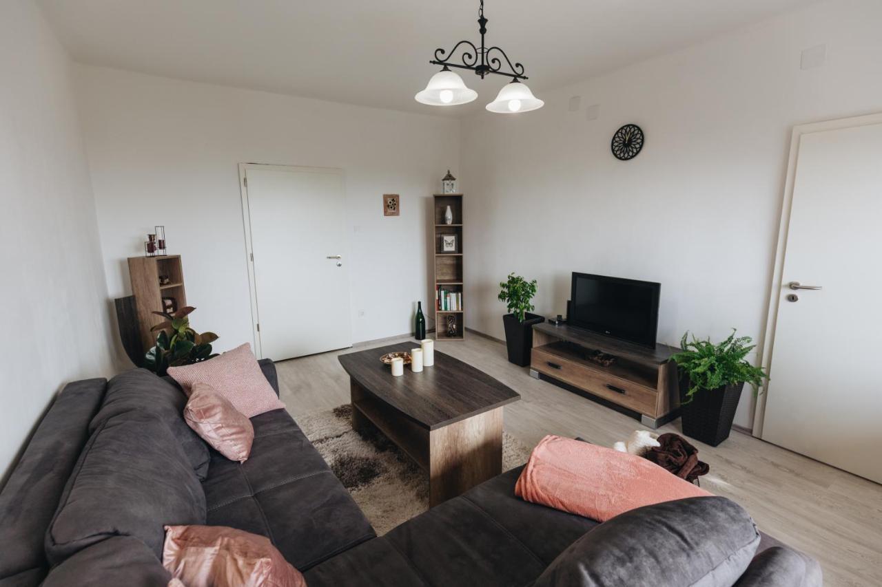 Magas-Lak Apartman Егер Екстериор снимка
